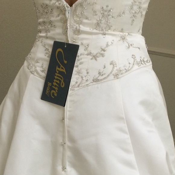 Brand new Allure wedding dress with the tag!! - Picture 7 of 8